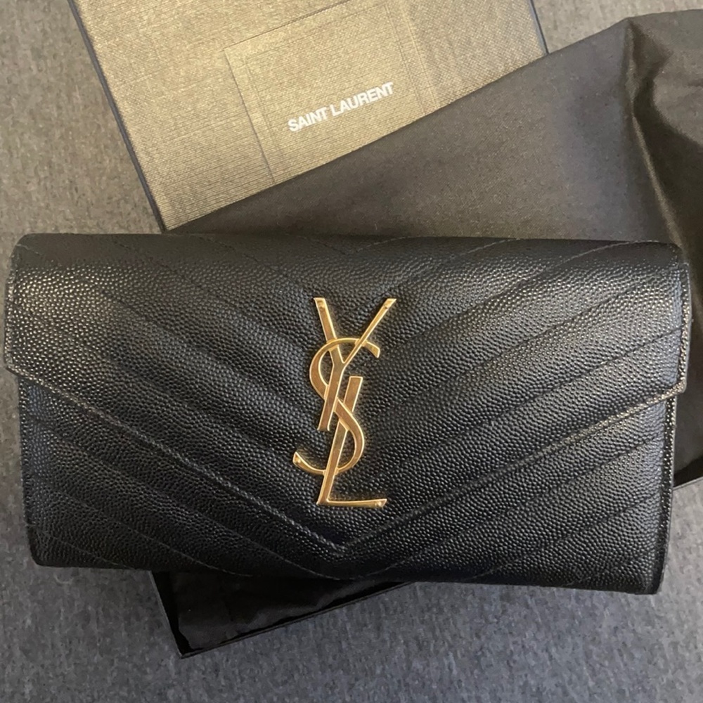 Saint Laurent
Monogramme
